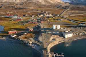 Interactieve luchtfoto's van Ny-&Aring;lesund. Klik hier voor meer...