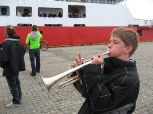 Now Janwillem plays the trumpet