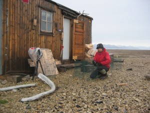 the hut Geopol, with whale bones and reindeer antlers