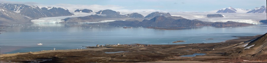 view on Ny-Alesund from Kloten.